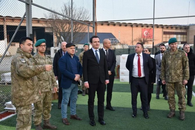 Kosova Başbakanı Kurti, Kosova’daki Türk Askerine Taziye Ziyaretinde Bulundu