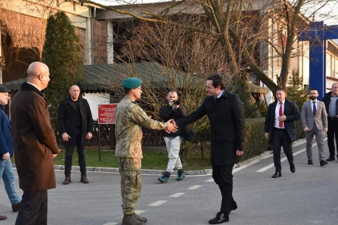 Kosova Başbakanı Kurti, Kosova’daki Türk Askerine Taziye Ziyaretinde Bulundu