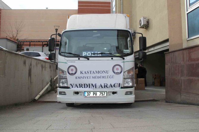 Kastamonu Polisi Depremzedeler İçin Tek Yürek Oldu