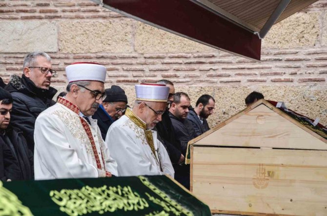 Depremde Hayatını Kaybeden Hatay İ̇şkur İ̇l Müdürü Toprağa Verildi
