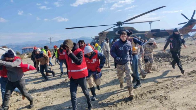 Kızılay Gönüllüleri Milletin Yanında