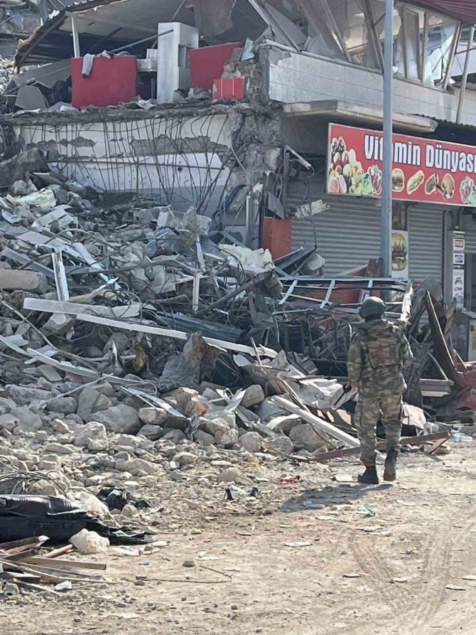 Msb: “1’inci Komando Tugayımız, Antakya’da Arama Kurtarma Çalışmalarında Asayişi Sağlıyor”
