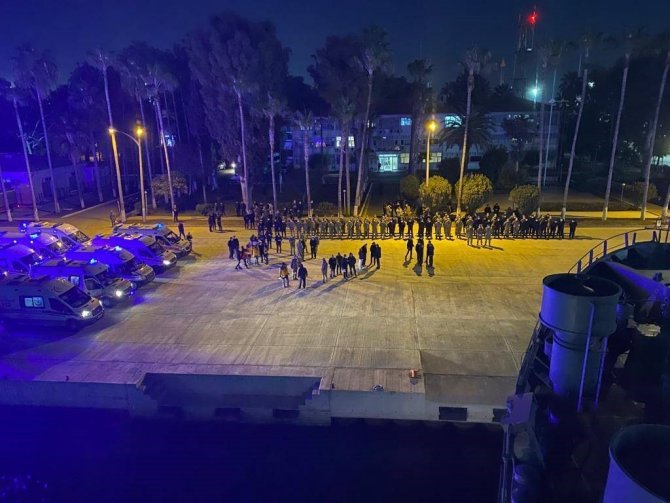 Tcg İ̇skenderun Yaralı Tahliyesine Devam Ediyor