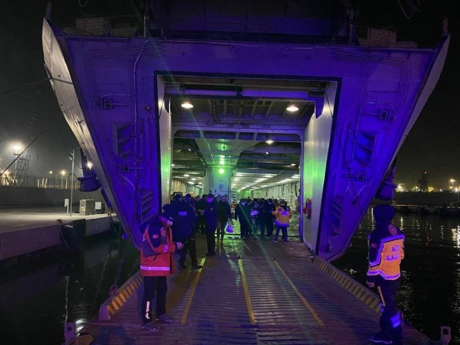 Tcg İ̇skenderun Yaralı Tahliyesine Devam Ediyor