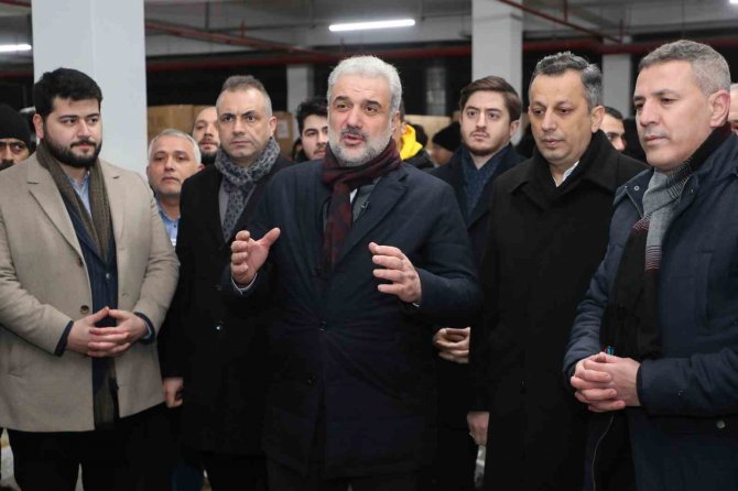Deprem Bölgesine İ̇stanbul’dan Yardım Yağıyor