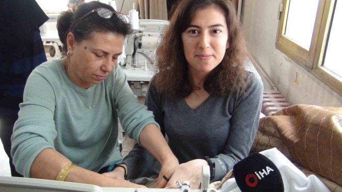 Bağışlanan Kumaşlar Depremzedelere Battaniye Oluyor