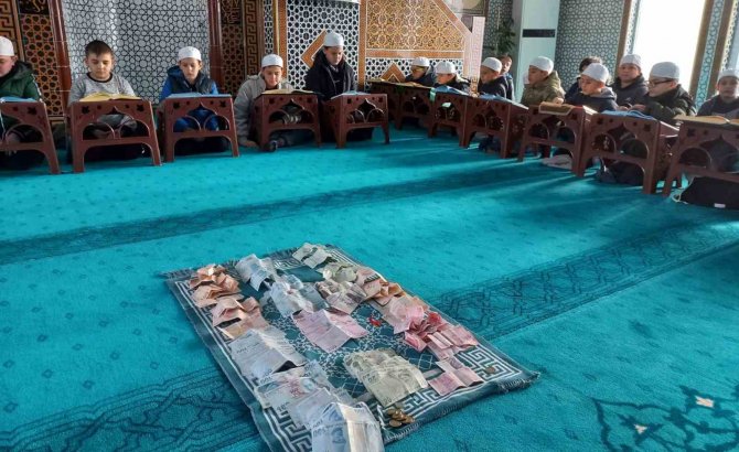 Öğrencilerden Deprem Bölgesine Yardım Ve Hatim