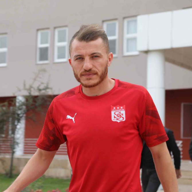 Sivasspor’un Kaptanlarından Depremzedelere Destek