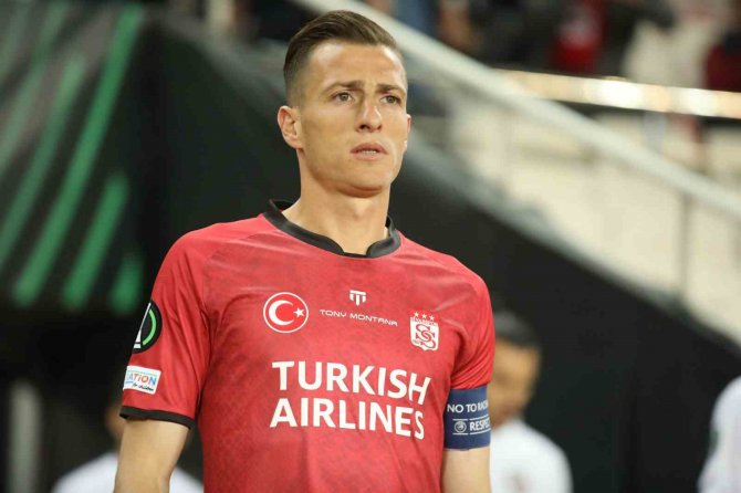 Sivasspor’un Kaptanlarından Depremzedelere Destek