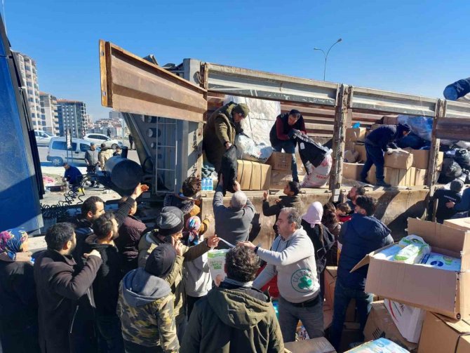 Söğütten Deprem Bölgesine Gönderilen Yardımlar Dağıtıldı