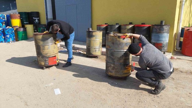 Depremzedeleri Isıtmak İçin Güçlerini Birleştirdiler: Varilden İlk Sobalar Yolda