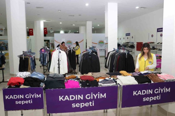 Toroslar Belediyesi ’Hayır Çarşısı’ İle Depremzedelerin Yanında