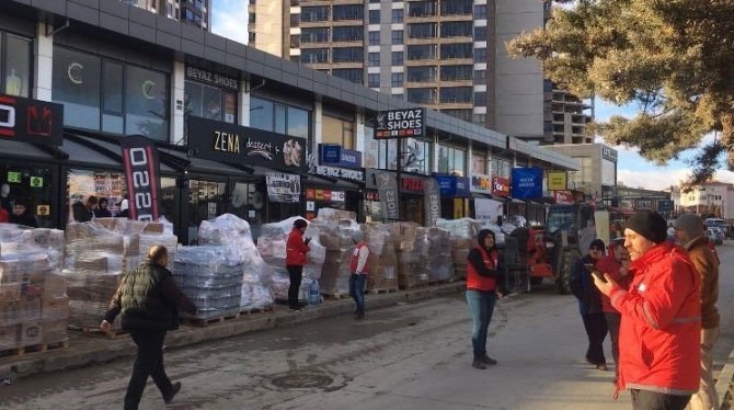Kastamonu’dan Asrın Felaketinde Deprem Bölgesine 59 Tır Yardım Gönderildi