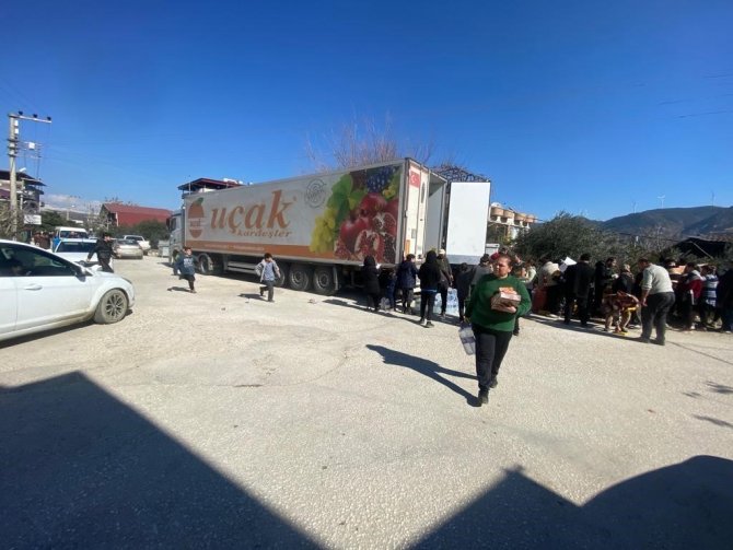 Yaş Meyve Sebzecilerden Depremzedelere Yardım Eli