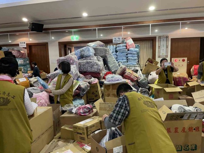 Tayvan’da Türkiye İçin 2 Günde Binlerce Koli Yardım Toplandı