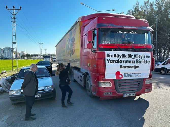 Bayraklı Belediyesinin Yardım Tırları Umut Oluyor