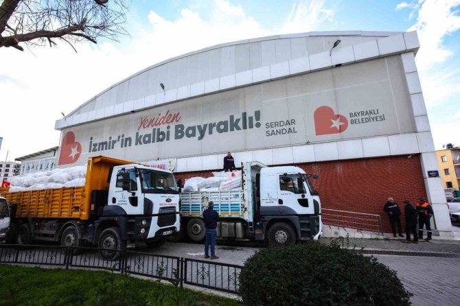 Bayraklı Belediyesinin Yardım Tırları Umut Oluyor