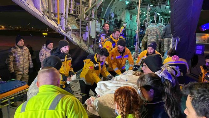 Adana’dan Askeri Kargo Uçağıyla 47 Yaralı İ̇stanbul’a Getirildi