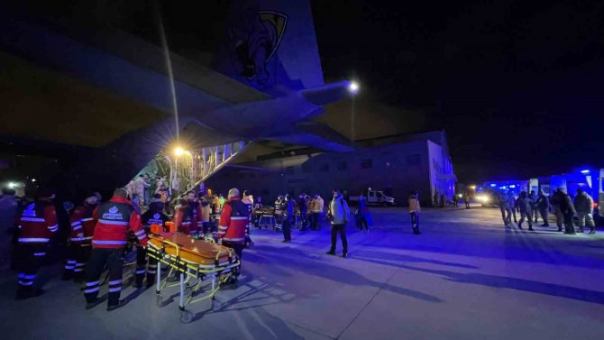 Adana’dan Askeri Kargo Uçağıyla 47 Yaralı İ̇stanbul’a Getirildi