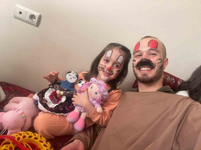 Üniversite Öğrencileri, Depremden Etkilenen Çocukları Yalnız Bırakmadı