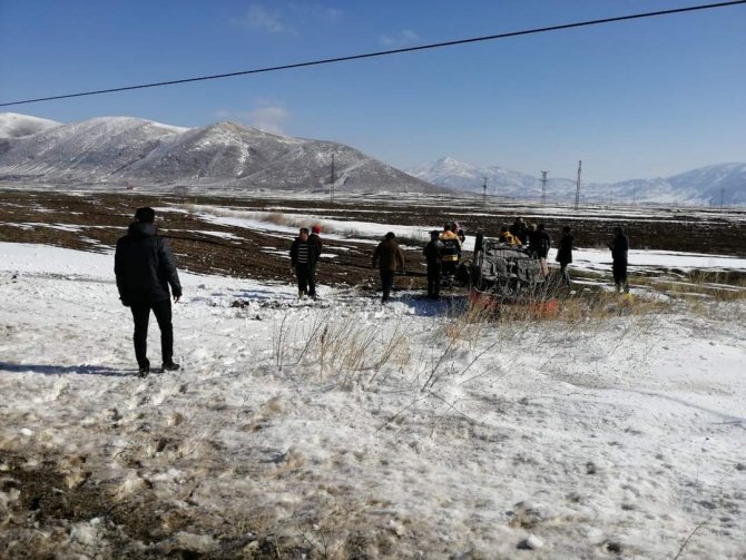 Şarampole Devrilen Otomobilde 5 Kişi Yaralandı.