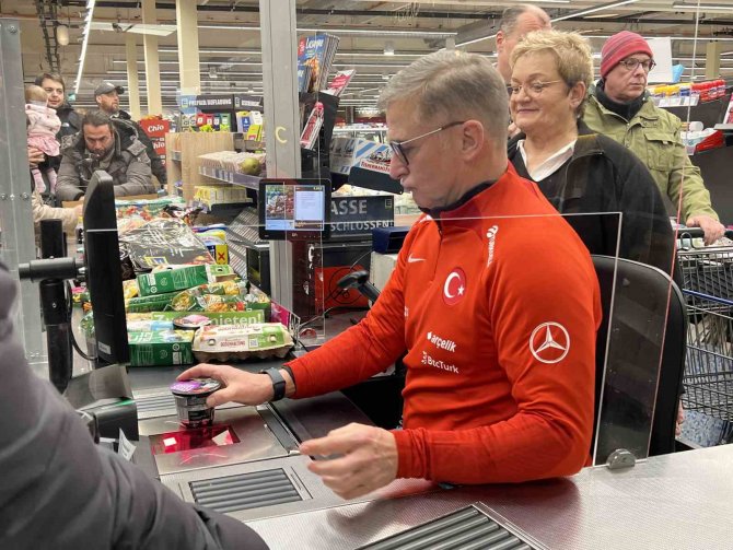 Stefan Kuntz: "Türk Halkı Yalnız Değil"