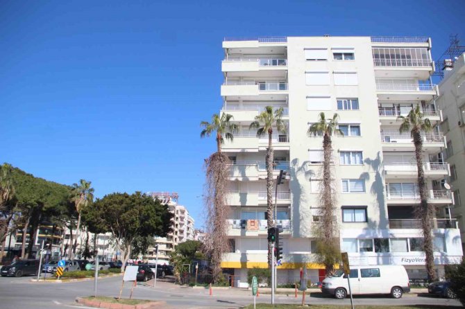 Deniz Baykal’ın Antalya’daki Evinde Sessizlik