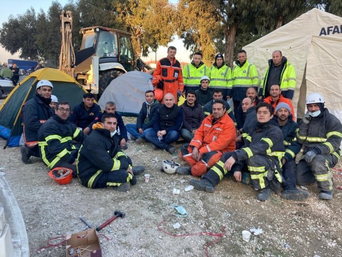 Belediye Personeli, Bölgede Can Siper Çalışmalarını Sürdürüyor