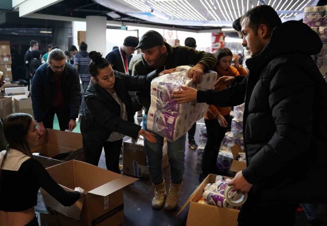 Vodafone Park’ta Yardım Toplama Çalışmaları Devam Ediyor