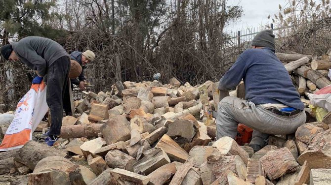 Çankırı’dan Depremzedeler İçin Odun Desteği