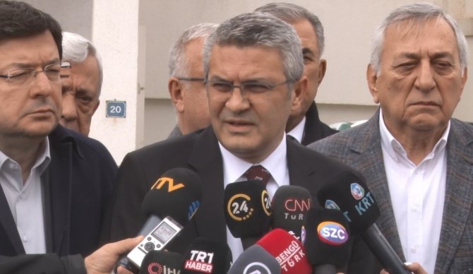 Siyasilerden Eski Chp Genel Başkanı Baykal’ın Evine Taziye Ziyareti