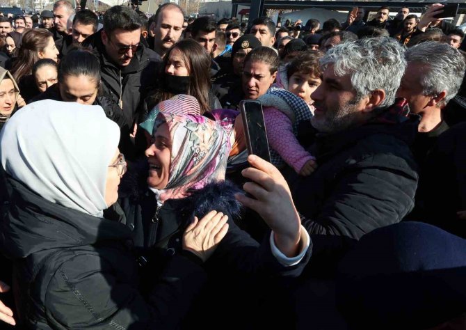 Cumhurbaşkanı Erdoğan: "Deprem Bölgesindeki Toplam Can Kaybı 21 Bin 43’e Ulaşmıştır"