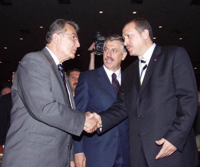 Deniz Baykal Hayatını Kaybetti