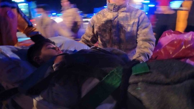 İ̇stanbul’a Deprem Bölgelerinden 51 Yaralı Getirildi