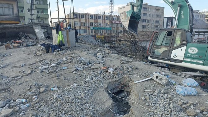 Deprem Bölgesine İş Makineleriyle Destek Veriyorlar