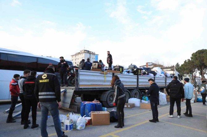 Tıkanan Trafikte Yaraları Motosikletliler Sarıyor