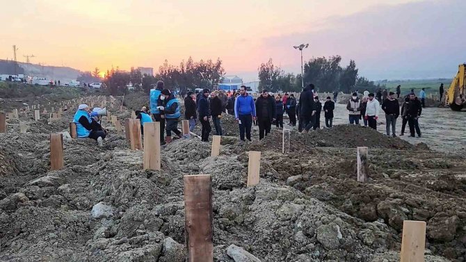 Denizli Valiliği, Hatay’da Deprem Mezarlığı Kurdu