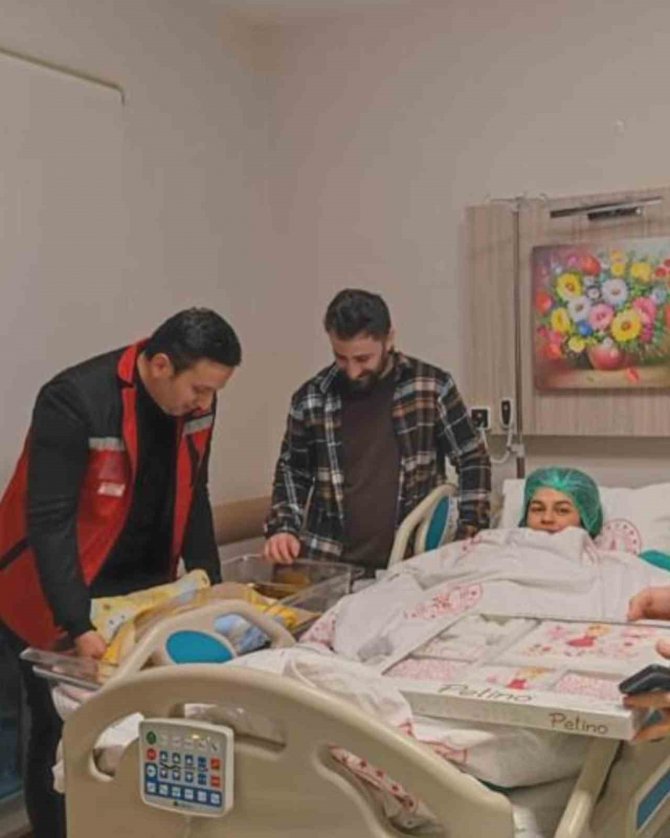 Depremzede Aile Bebeklerinin Doğumu İle Sevinç Yaşadı