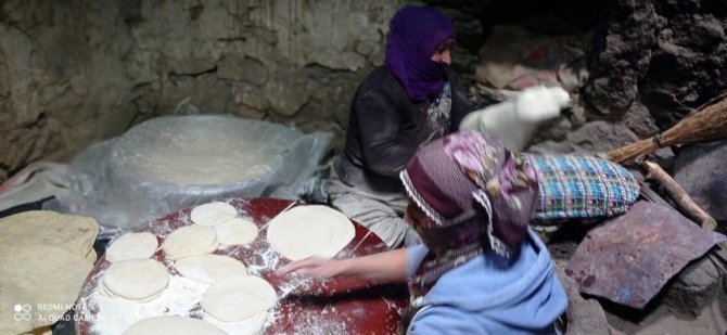 Narmanlı Kadınlar Depremzedeler İçin Tandırın Başında: “Onlar Açken Biz Tok Yatamadık”