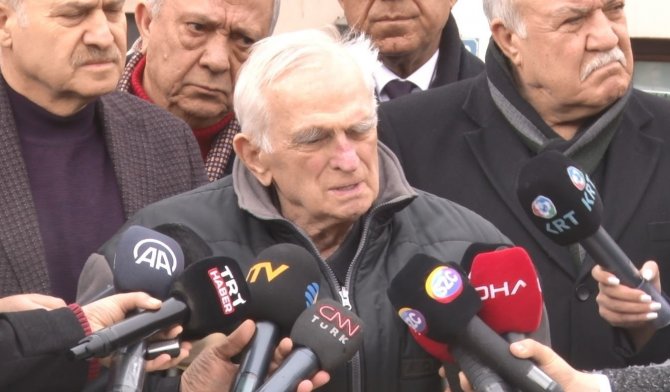 Siyasilerden Eski Chp Genel Başkanı Baykal’ın Evine Taziye Ziyareti