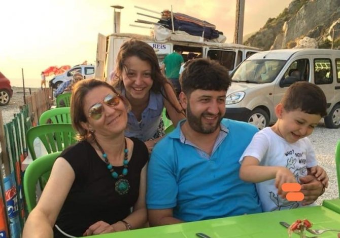Depremde Ölen Anne, Baba Ve 2 Çocukları Amasya’da Defnedildi