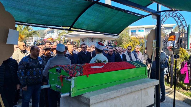 Eşiyle Enkaz Altında Hayatını Kaybeden Hatice Öğretmen Son Yolculuğuna Uğurlandı