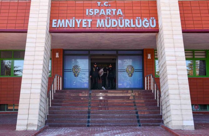 Isparta’da Kendisini Depremzede Olarak Tanıtan Şahıs Tutuklandı