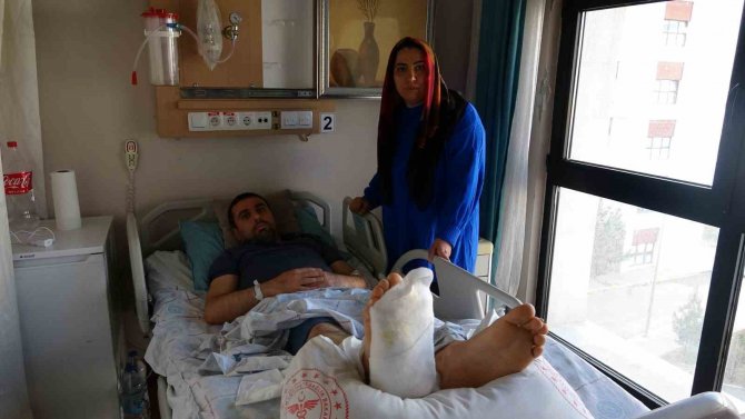 İ̇kinci Kattan Atladı, Enkazın Altında Kalmaktan Kurtuldu