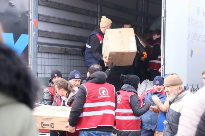 Düzceliler Depremzedeler İçin Tek Yürek Oldu