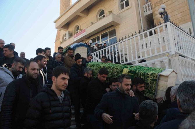 Hatay’da Enkazdan Çıkarılan Değer Çifti Cizre’de Toprağa Verildi