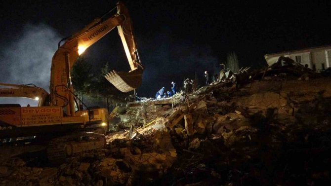 Hayat Sitesinde Umutlu Bekleyiş: 6. Günde Enkazda Yaşam İzi