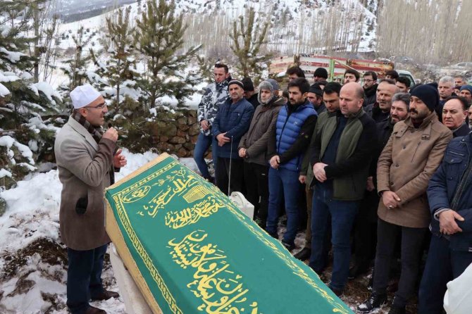 Depremde Hayatını Kaybeden Karaca, Erzurum’da Toprağa Verildi