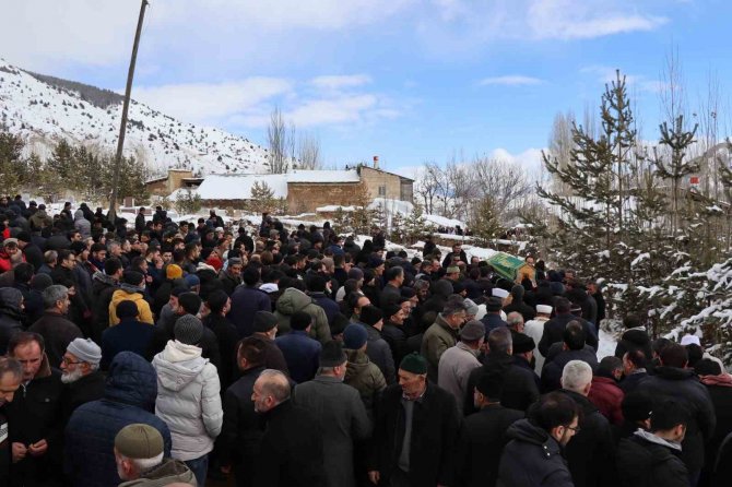 Depremde Hayatını Kaybeden Karaca, Erzurum’da Toprağa Verildi