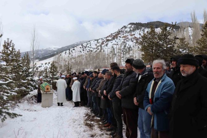 Depremde Hayatını Kaybeden Karaca, Erzurum’da Toprağa Verildi